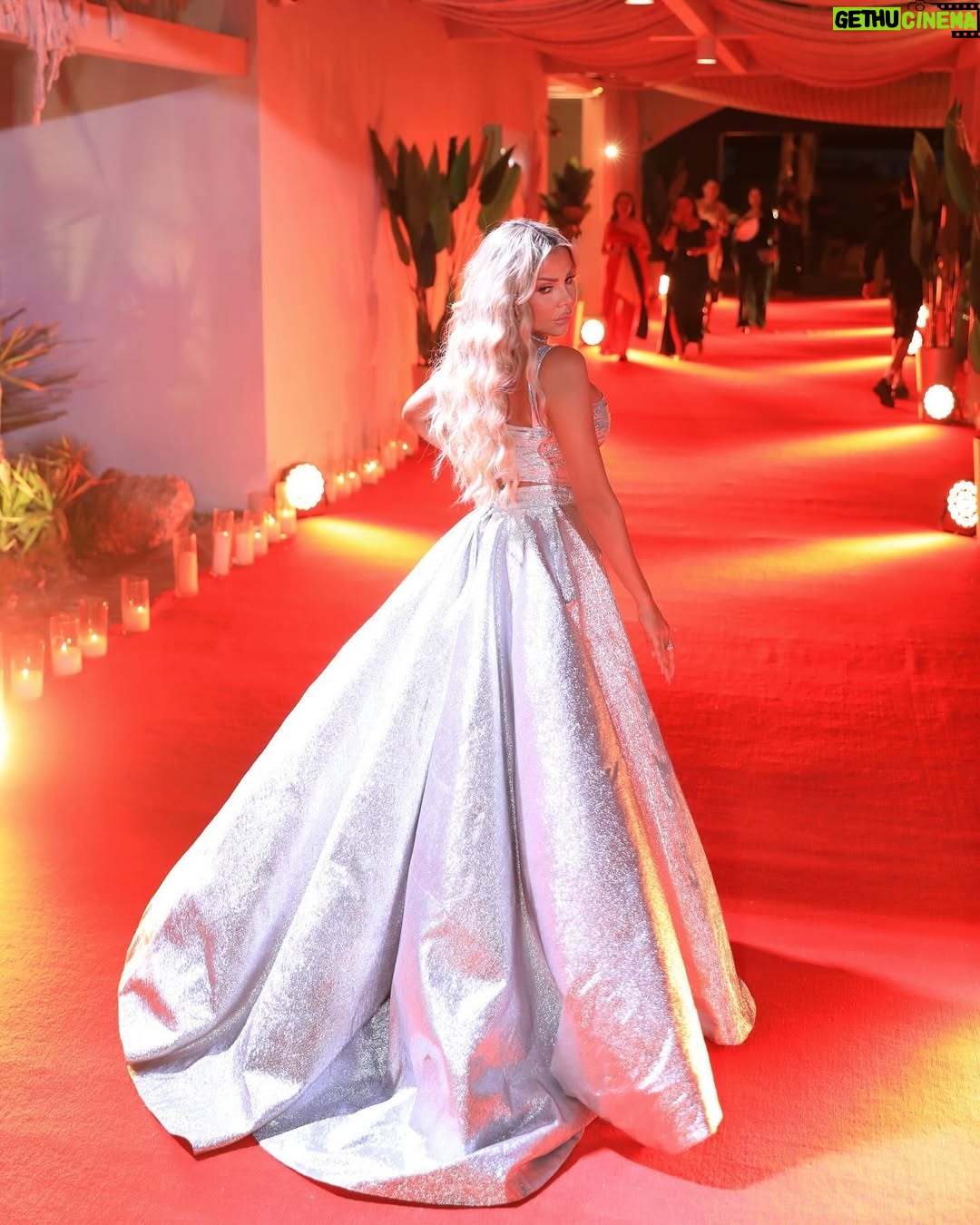 Razan Moughrabi - 2.1K Likes - Step into a realm where wonder and mystery collide, and beauty is limitless. 💫 An unforgettable night of pure enchantment!
✨ RAZAN ✨
Haute couture @ahmedabdullah_official
