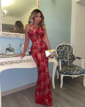 Razan Moughrabi Instagram - I am not a difficult woman at all. I am simply a strong woman and know my worth ♥️💋

Haute couture @ahmedabdullah_official 
Jewelry @iramjewelry_ 
Makeup @alsagheersalons
hairstyle @faresalsagheer 
Clutch @sheclutches