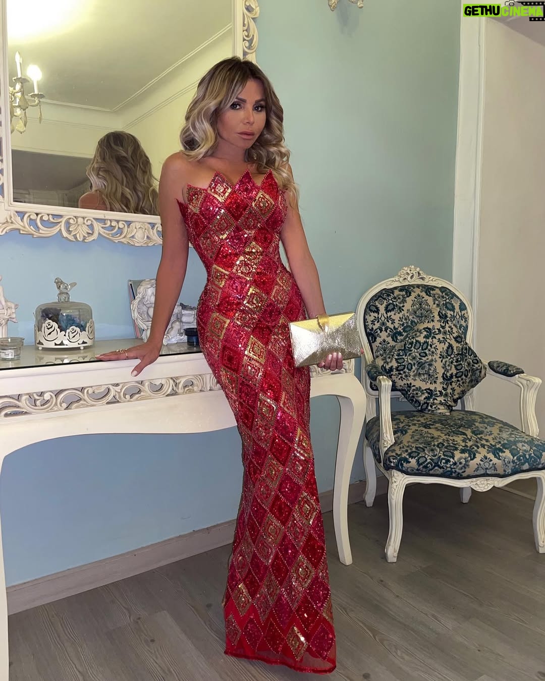 Razan Moughrabi - 1.9K Likes - I am not a difficult woman at all. I am simply a strong woman and know my worth ♥️💋
Haute couture @ahmedabdullah_official
Jewelry @iramjewelry_
Makeup @alsagheersalons
hairstyle @faresalsagheer
Clutch @sheclutches