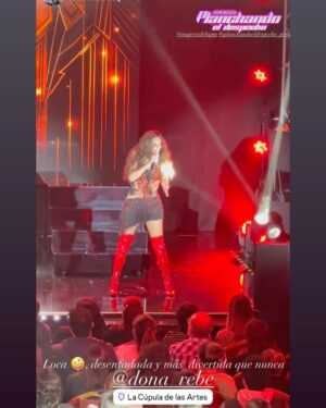 Rebeca Escribens Instagram - ✨ Seguimos celebrando las cosas maravillosas que me ha regalado el 2024 ✨

Sin duda, #PlanchandoelDespecho ha sido un sueño LITERAL hecho realidad.

De niña, me paraba frente al espejo creyéndome @oficialyuri , @grupopandora , @danielaromoweb , , … ¡y ahora he podido cantar sus canciones frente a ustedes! 🎤💖 ¡El clímax de mi vida!

Este espectáculo ha sido mucho más que un show; ha inspirado a otros artistas increíbles a atreverse, con su propio sello, a planchar sus propios despechos 🔥🎶

GRACIAS infinitas 🙏🏽✨ a:
Nuestro talentoso director @juancarlosmazo 🎭 
Todo el equipo que hizo esto posible: mis @mujeresdelapm @almendra_gd  @gianellaneyra_  y @katiacondosseoane @planchandoeldespecho_peru @bluhaustalent 🙌🏽
Y a mis increíbles compañeros: @raulzuazor @renatobonifaz @anahi_vm @diegodibos @cagsmusic @smwredes @aleneciosup @alissonneciosup @renato.nonajulca @wenddyneciosup 

¡Esto recién comienza! 🚀

#PlanchandoElDespecho #Gracias2024 #SueñosCumplidos