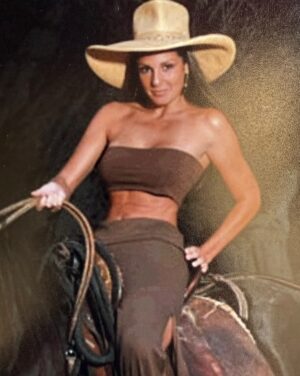 Rebeca Escribens Instagram - Allá por el 2005.
1-En Cusco grabando un institucional 
2-Foto para una revista.
3-Cuando hacía ejercicios y montaba caballo.
4-Para un catálogo de belleza.