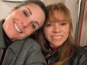 Rebeca Escribens Instagram - Comparto con ustedes algunas imágenes de lo que ha sido un viaje de ensueño. 
Un viaje que planifique desde enero del 2024. 
Un viaje que me ratifica lo bendecida que soy. 

1-Nuestro año nuevo en Barcelona
2-Teleferico de Montjuic Barcelona 
3-Un encuentro mágico con @annacortinaoficial en @larocavillage 
4-En Carcasona, Francia.
5-El Castillo de Carcassonne (también conocido como Palatium) se encuentra adosado a las murallas exteriores de la Ciudadela y fue erigido por los vizcondes de Trancavel, vasallos de los condes de Toulousse, que fueron derrotados tras la cruzada albingense en el siglo XIII.
(Copiadito de Google)
6-Camino a Turín, Italia para encontrarme con mi hermana del alma.
7-Noche de encuentro con mi Mabel y mi ahijada Dalia Rebeca preciosa.
8-Siete de la mañana, aún oscuro llevando a mi ahijada al colegio.
9-Con mi Betty! Muy orgullosa de ella y todo lo que ha logrado.
10-Un amanecer bonito.
11-Un clásico en Niza.
12-Las Arenas de Nîmes, Francia.
13 y 14- Amanecer en Cadaqués 
15- La iglesia de la Gran Madre de Dios, es un Templo católico de Turín, Italia.
16-Mi lugar favorito en mi mundo, el mar.
Cadaqués es un magnífico y remoto pueblo de pescadores situado en la península del Cap de Creus en la famosa Costa Brava española.
17-Una loca suelta en Niza con su Wachimam Pacheco.