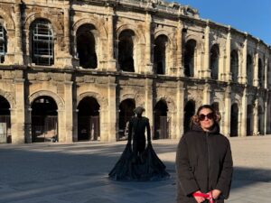 Rebeca Escribens Instagram - Comparto con ustedes algunas imágenes de lo que ha sido un viaje de ensueño. 
Un viaje que planifique desde enero del 2024. 
Un viaje que me ratifica lo bendecida que soy. 

1-Nuestro año nuevo en Barcelona
2-Teleferico de Montjuic Barcelona 
3-Un encuentro mágico con @annacortinaoficial en @larocavillage 
4-En Carcasona, Francia.
5-El Castillo de Carcassonne (también conocido como Palatium) se encuentra adosado a las murallas exteriores de la Ciudadela y fue erigido por los vizcondes de Trancavel, vasallos de los condes de Toulousse, que fueron derrotados tras la cruzada albingense en el siglo XIII.
(Copiadito de Google)
6-Camino a Turín, Italia para encontrarme con mi hermana del alma.
7-Noche de encuentro con mi Mabel y mi ahijada Dalia Rebeca preciosa.
8-Siete de la mañana, aún oscuro llevando a mi ahijada al colegio.
9-Con mi Betty! Muy orgullosa de ella y todo lo que ha logrado.
10-Un amanecer bonito.
11-Un clásico en Niza.
12-Las Arenas de Nîmes, Francia.
13 y 14- Amanecer en Cadaqués 
15- La iglesia de la Gran Madre de Dios, es un Templo católico de Turín, Italia.
16-Mi lugar favorito en mi mundo, el mar.
Cadaqués es un magnífico y remoto pueblo de pescadores situado en la península del Cap de Creus en la famosa Costa Brava española.
17-Una loca suelta en Niza con su Wachimam Pacheco.