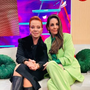 Rebeca Escribens Instagram - Es increíble tenerte tan cerca. Te admiro desde toda la vida. Gracias por regalarnos tu talento por más de 50 años.
GRACIAS @palomasanbasiliooficial