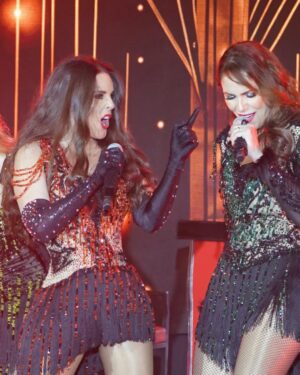 Rebeca Escribens Instagram - ✨ Seguimos celebrando las cosas maravillosas que me ha regalado el 2024 ✨

Sin duda, #PlanchandoelDespecho ha sido un sueño LITERAL hecho realidad.

De niña, me paraba frente al espejo creyéndome @oficialyuri , @grupopandora , @danielaromoweb , , … ¡y ahora he podido cantar sus canciones frente a ustedes! 🎤💖 ¡El clímax de mi vida!

Este espectáculo ha sido mucho más que un show; ha inspirado a otros artistas increíbles a atreverse, con su propio sello, a planchar sus propios despechos 🔥🎶

GRACIAS infinitas 🙏🏽✨ a:
Nuestro talentoso director @juancarlosmazo 🎭 
Todo el equipo que hizo esto posible: mis @mujeresdelapm @almendra_gd  @gianellaneyra_  y @katiacondosseoane @planchandoeldespecho_peru @bluhaustalent 🙌🏽
Y a mis increíbles compañeros: @raulzuazor @renatobonifaz @anahi_vm @diegodibos @cagsmusic @smwredes @aleneciosup @alissonneciosup @renato.nonajulca @wenddyneciosup 

¡Esto recién comienza! 🚀

#PlanchandoElDespecho #Gracias2024 #SueñosCumplidos