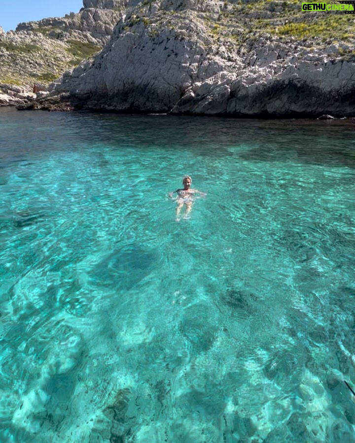 Rebecca Hampton - 2.2K Likes - Baignade ouverte !
@villemarseille
#soleil #mer #bleu #bleue #bonheur #beautƩ