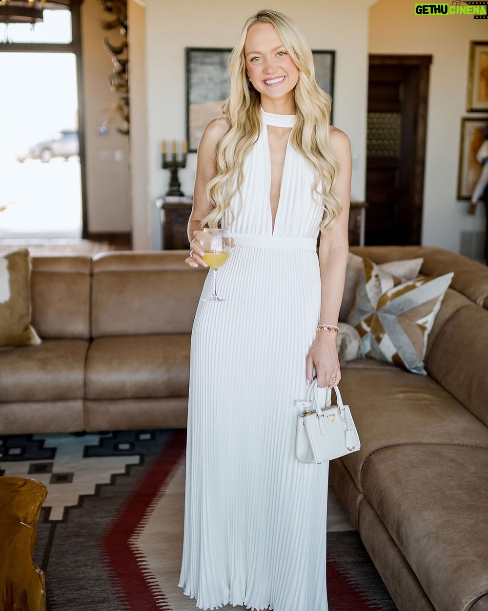 Ree Drummond - 109.8K Likes - A beautiful weekend celebrating Paige and David! ❤️🤠👰🤵♂️ Wedding is two months away! I don’t have a dress yet but Paige does!!! (Lots more photos on thepioneerwoman.com) Ain’t love grand?