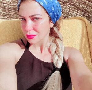 Reem Mustafa Instagram - Happy Easter 🐣
#takemeback #stayhome #staysafe