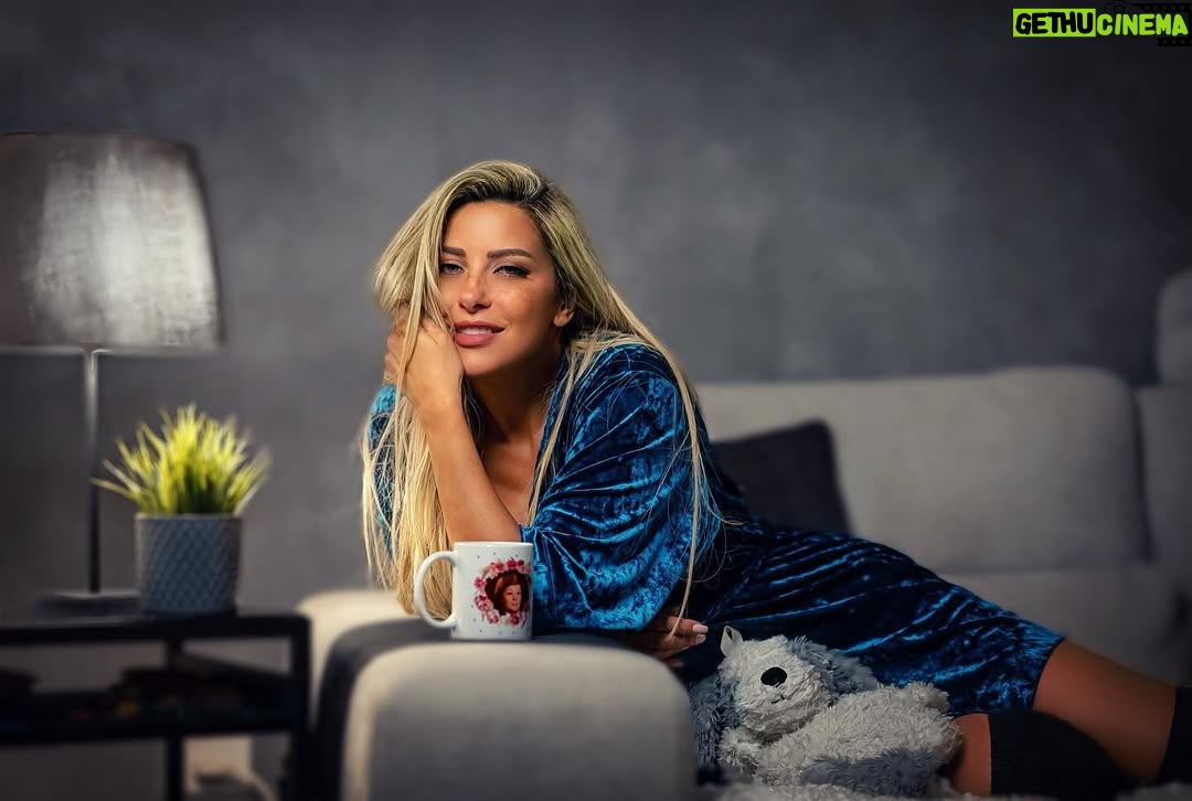 Reem Mustafa - 102.7K Likes - Happy New Year🦋
Have Faith Stay Positive Be Grateful & Let’s welcome 2021 with Hope & Love 
May all your Dreams come True 🤍