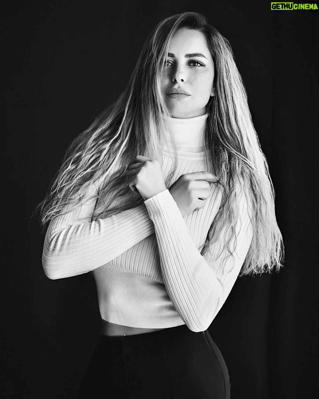 Reem Mustafa - 86.5K Likes - “Black & White Living In A Colorful World”