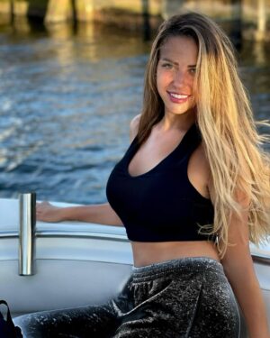 Reem Mustafa Instagram - Let your smile change the world 
Don’t let the world change your smile 🤍