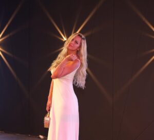 Reem Mustafa Instagram - “Simplicity is the keynote of all true elegance”.
Gouna Film Festival Opening Ceremony 2020 
@elgounafilmfestivalofficial 
Makeup: @bydanakhedr 
Hair: @haythamaminsalon 
Jewelery: @diamond.zone 
Styling: @yasminalieldin
Taken by: @thecairozoom
@bassam_ramadan_photography