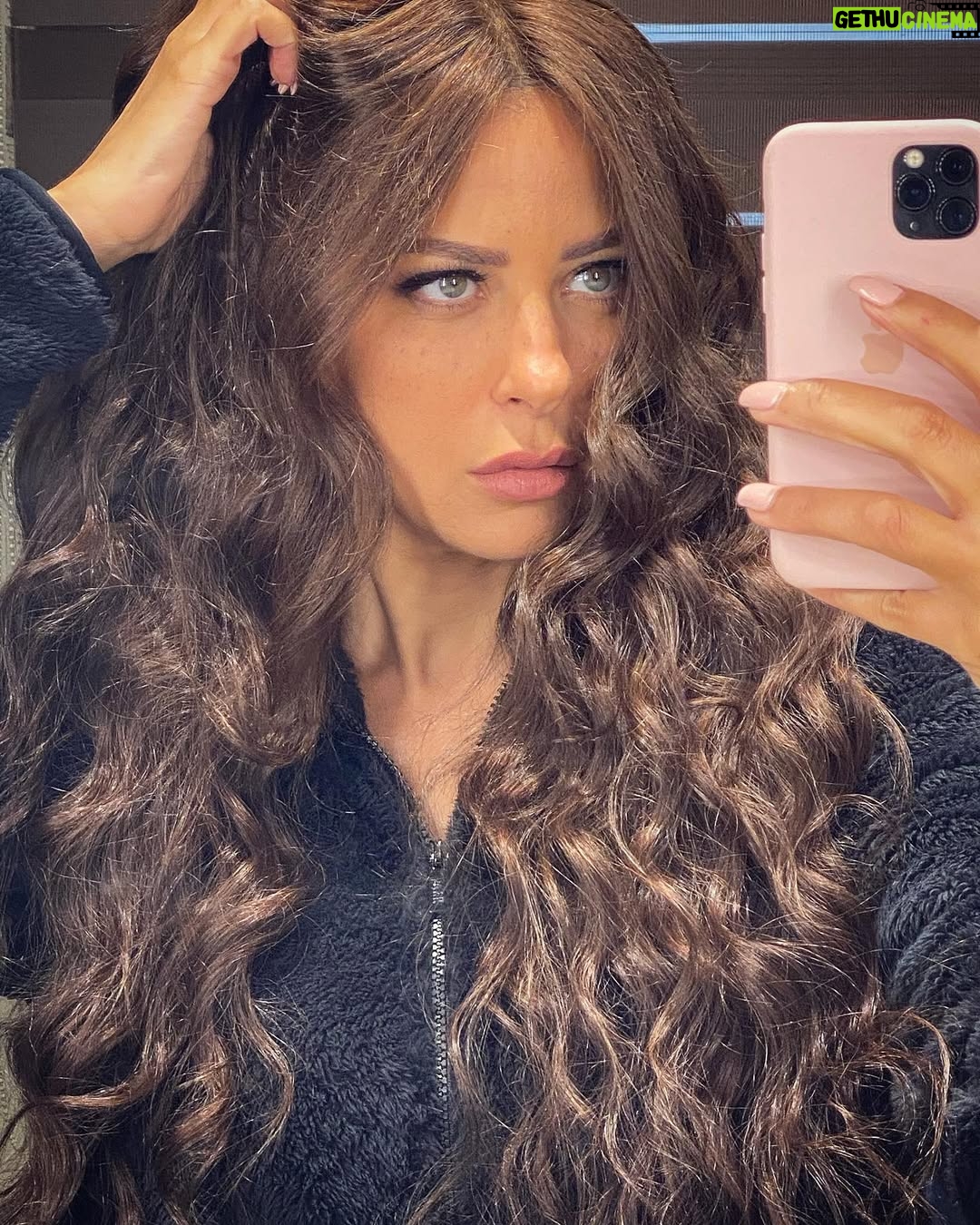 Reem Mustafa - 79.4K Likes - Tell me your opinion blonde or brunette?
و كل سنة و انتم طيبين