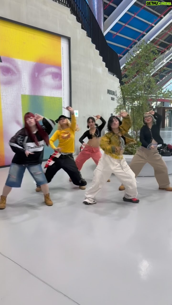 ReiNa - 13.9K Likes - MONA LISA / @uarmyhope 💜
@reina_queenme 🐯
@asukapolo 🐙
@guffawrico777 🐲
@akosunii 🐹
@ninanevesss 🦄
Choreography by @riehata ✨
@rhtokyo_official 🇯🇵✨
#MONALISA
#JHOPE
#RHTokyo
#WSWF