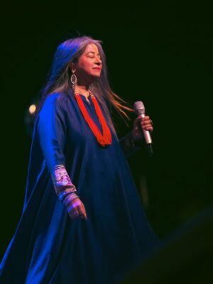 Rekha Bhardwaj Instagram - A night to remember, Bhopal.
Love you, my dostums!
Thank you for all the ❤️ 
See you again soon!

-Love, @rekha_bhardwaj

📸 - @peppered_yolk

#RekhaBhardwaj #RekhaBhardwajLive #LiveinBhopal #RaagFest