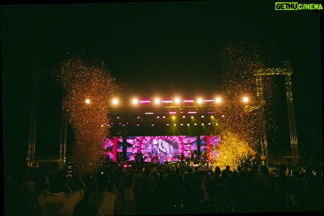 Rekha Bhardwaj - 1.7K Likes - A night to remember, Bhopal.
Love you, my dostums!
Thank you for all the ❤️
See you again soon!
-Love, @rekha_bhardwaj
📸 - @peppered_yolk
#RekhaBhardwaj #RekhaBhardwajLive #LiveinBhopal #RaagFest