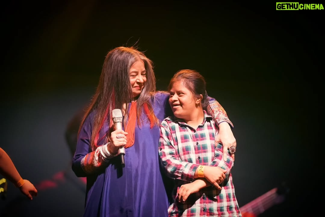Rekha Bhardwaj - 1.7K Likes - A night to remember, Bhopal.
Love you, my dostums!
Thank you for all the ❤️
See you again soon!
-Love, @rekha_bhardwaj
📸 - @peppered_yolk
#RekhaBhardwaj #RekhaBhardwajLive #LiveinBhopal #RaagFest