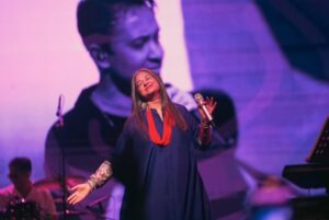 Rekha Bhardwaj Instagram - A night to remember, Bhopal.
Love you, my dostums!
Thank you for all the ❤️ 
See you again soon!

-Love, @rekha_bhardwaj

📸 - @peppered_yolk

#RekhaBhardwaj #RekhaBhardwajLive #LiveinBhopal #RaagFest