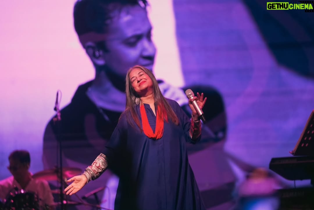 Rekha Bhardwaj - 1.7K Likes - A night to remember, Bhopal.
Love you, my dostums!
Thank you for all the ❤️
See you again soon!
-Love, @rekha_bhardwaj
📸 - @peppered_yolk
#RekhaBhardwaj #RekhaBhardwajLive #LiveinBhopal #RaagFest