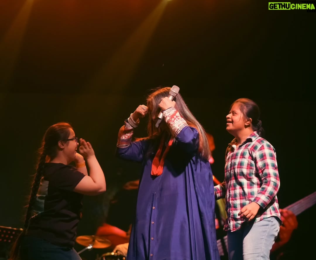 Rekha Bhardwaj - 1.7K Likes - A night to remember, Bhopal.
Love you, my dostums!
Thank you for all the ❤️
See you again soon!
-Love, @rekha_bhardwaj
📸 - @peppered_yolk
#RekhaBhardwaj #RekhaBhardwajLive #LiveinBhopal #RaagFest