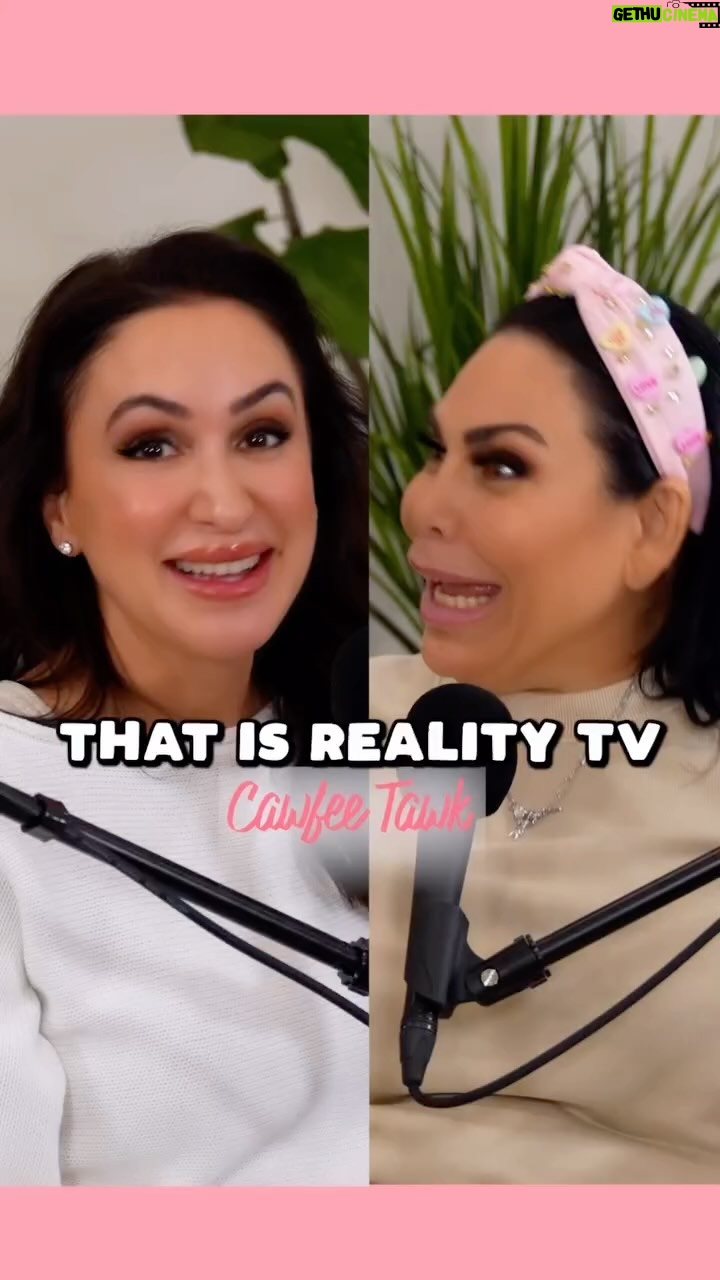 Renee Graziano - 6.1K Likes - Reality TV before Reality TV • 𝐂𝐚𝐰𝐟𝐞𝐞 𝐓𝐚𝐰𝐤 𝐰/ 𝐓𝐚𝐫𝐚 𝐂𝐚𝐧𝐧𝐢𝐬𝐭𝐫𝐚𝐜𝐢 & @reneegraziano
The Art of Storytelling • Tragedy Time = Comedy • Renee told stage worthy stories on this episode of Cawfee Tawk • listen/watch Apple, Spotify, YouTube
#taracannistraci #reneegraziano #podcast #newyork #italian #funny #comedy #fyp #coffee #realtalk