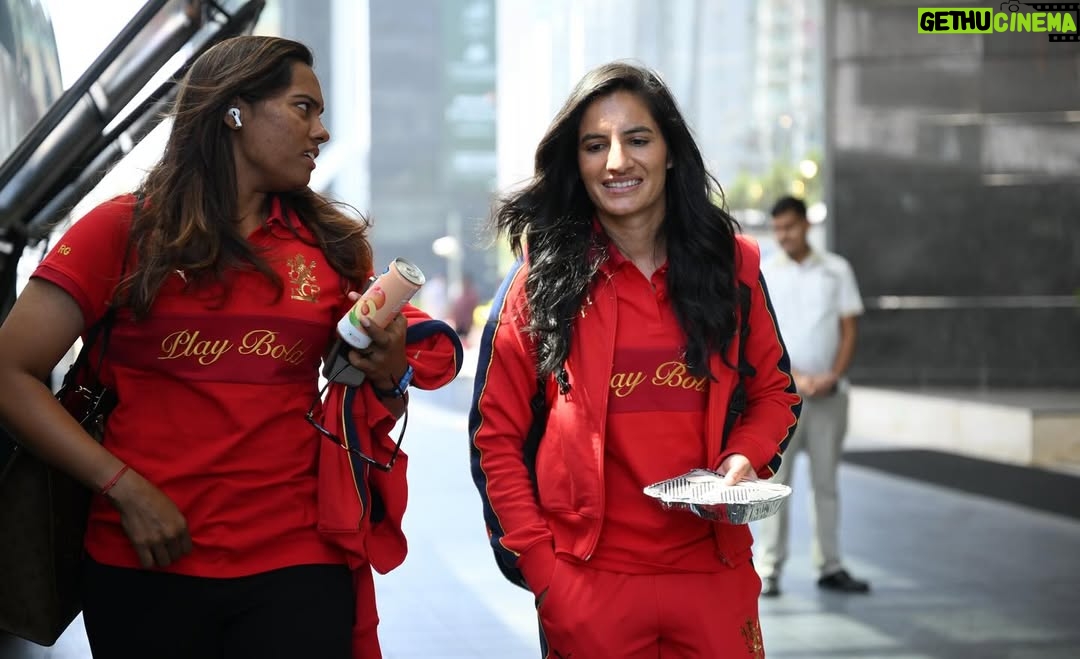 Renuka Singh - 154K Likes - Family away from family ā„ļø#rcb
A lifetime of memories with these people ā„ļø @royalchallengers.bengaluru