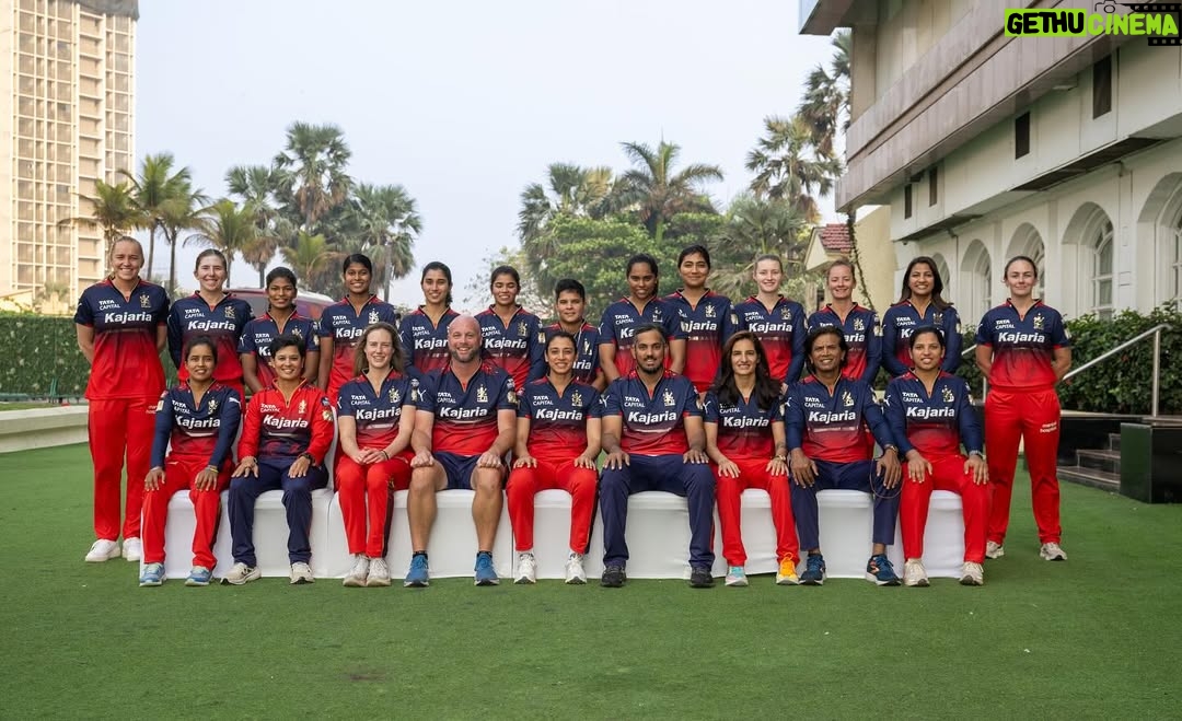 Renuka Singh - 154K Likes - Family away from family ā„ļø#rcb
A lifetime of memories with these people ā„ļø @royalchallengers.bengaluru