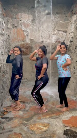 Rhema Ashok Instagram - மேகம் கருக்குது! 
தக்குசிக்கு தக்குஜின்! 🤍✨

Location courtesy: @serenegetaway.in