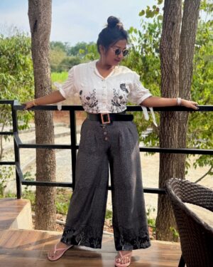 Rhema Ashok Instagram - The world needs more individuals who refuse to fit in 🦋🤍

Location courtesy: @serenegetaway.in