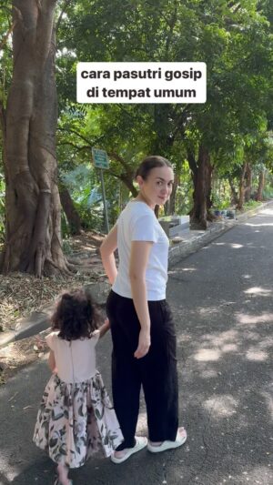 Rianti Cartwright Instagram - Memang suami adalah teman ghibah terbaik. True or false?