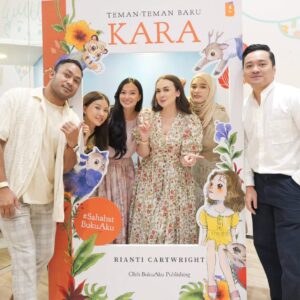 Rianti Cartwright Instagram - Congrats dear @riantic buat launching bukunyaaa☺️☺️ #SW #Sarwendah