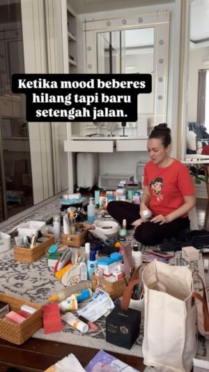 Rianti Cartwright Instagram - Pernah gini juga gak? #kopimanakopi