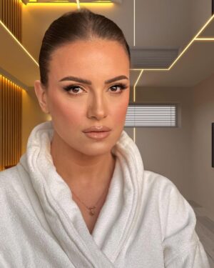 Riham Abdel Ghafour Instagram - @abdallahelrefaeii @mahmoud_hair_stylist  @nam_oosy  Thank you 🤍🤍🤍