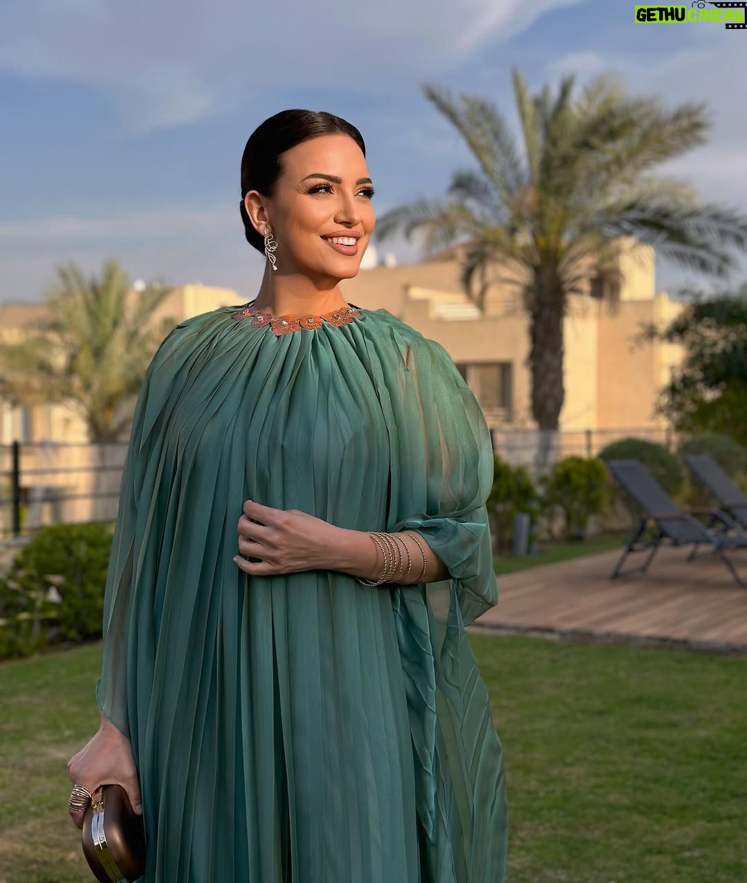 Riham Abdel Ghafour - 72.2K Likes - "I believe in being strong when everything seems to be going wrong. I believe that happy girls are the prettiest girls. I believe that tomorrow is another day, and I believe in miracles." AUDREY HEPBURN. Styled by @abier_ansary Make up @abdallahelrefaeii Hair @mahmoud_hair_stylist Full look @dinouche.designs