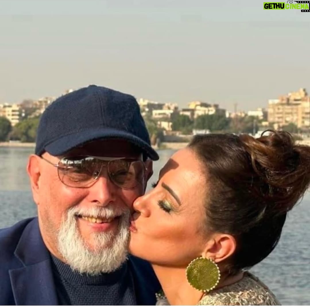 Riham Abdel Ghafour - 12.4K Likes - زي النهاردة فهمت معني كلمة ظهري إتكسر
فهمت معني كلمة خوف
فهمت يعني ايه الواحد يكبر فاجأة
فهمت كلمة الحياة مبقاش ليا طعم
فهمت كلمة مش حاسه بأمان
فهمت الوجع
كل يوم يا أبويا بتأكد إن الخسارة كبيرة اوي وغير محتمله
كل يوم بستناك ترجع عشان احكيلك
بحبك يا أحن وأطيب وأكرم وأعظم أب
وحشتني اوي يا حبيبي ووحشني اوي إحساسي وانت جنبي.
ربنا يسعدك في الجنة يارب
أسألكم الفاتحة والدعاء