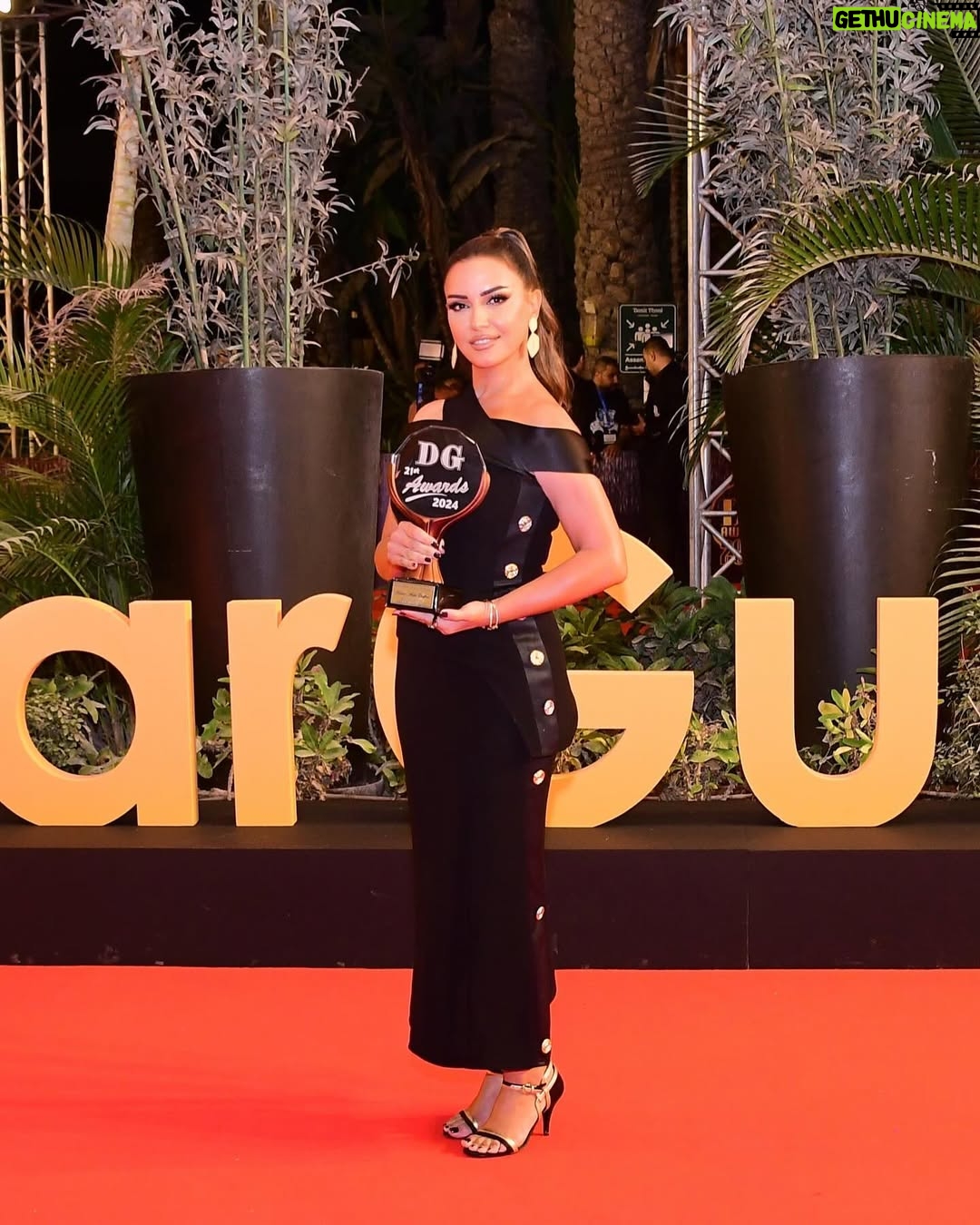 Riham Abdel Ghafour - 24.6K Likes - About last night Thank you @dearguestco for the award and for the ongoing support and appreciation ā¤ļø
Ų¬Ų§ŁŲ²Ų© Ų§ŁŲŖŁ
ŁŲ² Ų¹Ł ŁŁŁŁ
ŁŁŁŲ© Ų§ŁŲ¹ŁŲÆ..
Dress @temraza
Jewellery @nora24.jewelry
Make up @abdallahelrefaeii
Hair @mahmoud_hair_stylist
šø @nam_oosy