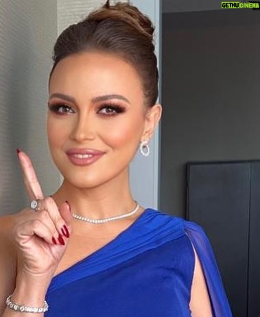 Riham Abdel Ghafour - 15.6K Likes - النهاردة اليوم العالمي للتوحد .. انا لابسة ازرق علشان ادعم اطفال التوحد واهلهم
ابعتوا صورتكم وانتوا لابسين ازرق النهاردة ، مش قادرة استني الليل وانا شايفة كل معالم مصر الاثرية منورة ازرق مثل المتحف المصري الكبير وايضا فروع ماكدونالز والمدارس والجامعات والكثير من الاماكن الاخري ستضيء باللون الازرق #autism_taught_me