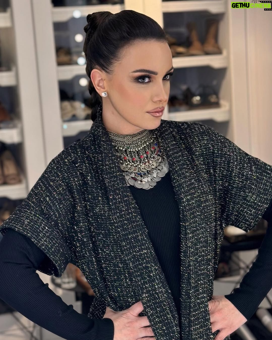 Riham Abdel Ghafour - 16.4K Likes - 🖤 Styled by @abier_ansary @make up @abdallahelrefaeii Hair @mahmoud_hair_stylist