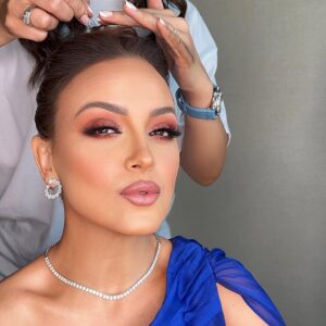 Riham Abdel Ghafour Instagram - Through back from the lovely night ( تكريم العظيم هاني شنودة)
Dress @saraonsiofficial  Jewleries @elmawardyjewelry  Make up @manargamilmakeupartist  Hair @ebtssam_hair