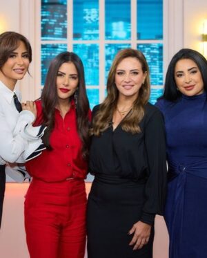 Riham Abdel Ghafour Instagram - النهاردة حكون ضيفة مع كلام نواعم الساعة ٩.٣٠ علي MBC.. كان كلام من القلب أتمني يعجبكم 
أسألكم الفاتحة والدعاء لأبي..
@najah_almasaeed 
@maysanber 
@nadabaeshen  Styled by @abier_ansary 
Dress @miojofficial 
Make up @makeupbyrazanabuhadeer 
Hair dresser @assim_hair_stylist
