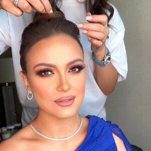 Riham Abdel Ghafour Instagram - Through back from the lovely night ( تكريم العظيم هاني شنودة)
Dress @saraonsiofficial  Jewleries @elmawardyjewelry  Make up @manargamilmakeupartist  Hair @ebtssam_hair