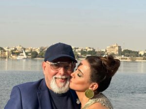 Riham Abdel Ghafour Instagram - كل سنة وانت تعريف  الحب.، الإنسانيه، الإحترام ، الحنية، التضحيه ، العطاء ، الكرم ، الرحمه ،إنكار الذات.. 
كل سنة وانت ضهري وسندي وداعمي وابويا وحبيبي  و my best friend
كل سنة وانت اكتر بني آدم عمره  ما ضايق حد او خذل حد
كل سنة وانت اكتر انسان في الدنيا ببص له لفوق
لفوق اوي يا حبيبي 
ربنا يخليك لينا ويديمك علينا نعمه وعقبال مليون سنه.  @ashraf.abdelghafour