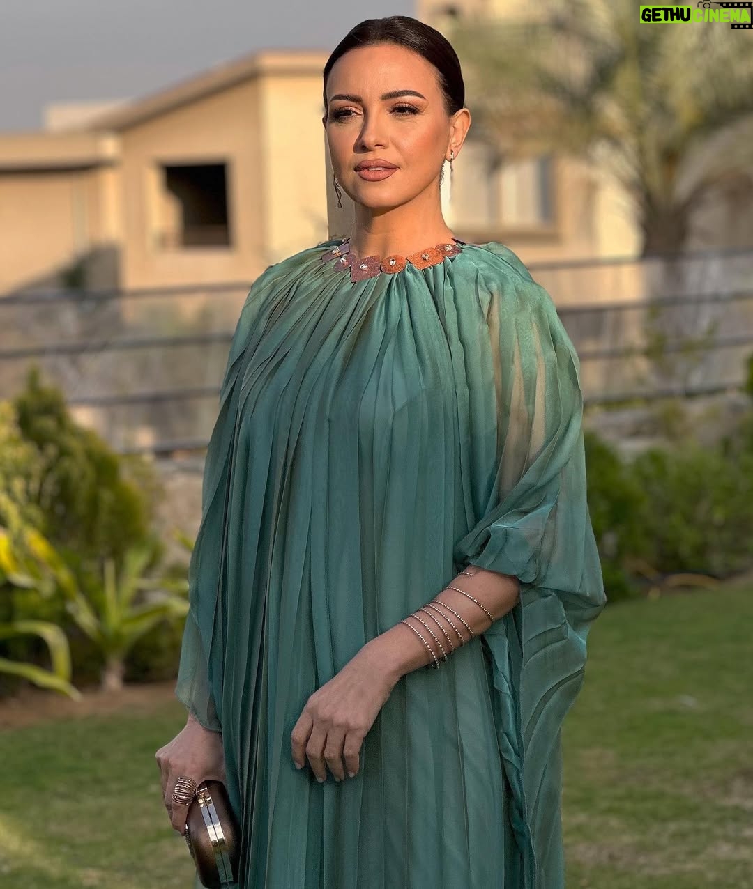 Riham Abdel Ghafour - 72.2K Likes - "I believe in being strong when everything seems to be going wrong. I believe that happy girls are the prettiest girls. I believe that tomorrow is another day, and I believe in miracles." AUDREY HEPBURN. Styled by @abier_ansary Make up @abdallahelrefaeii Hair @mahmoud_hair_stylist Full look @dinouche.designs