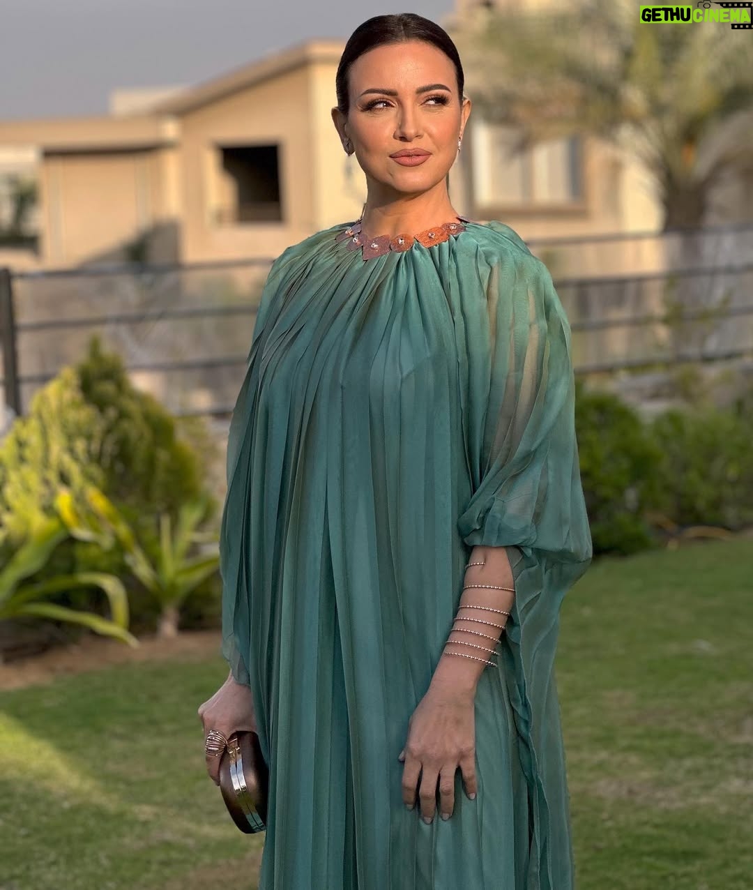 Riham Abdel Ghafour - 72.2K Likes - "I believe in being strong when everything seems to be going wrong. I believe that happy girls are the prettiest girls. I believe that tomorrow is another day, and I believe in miracles." AUDREY HEPBURN. Styled by @abier_ansary Make up @abdallahelrefaeii Hair @mahmoud_hair_stylist Full look @dinouche.designs