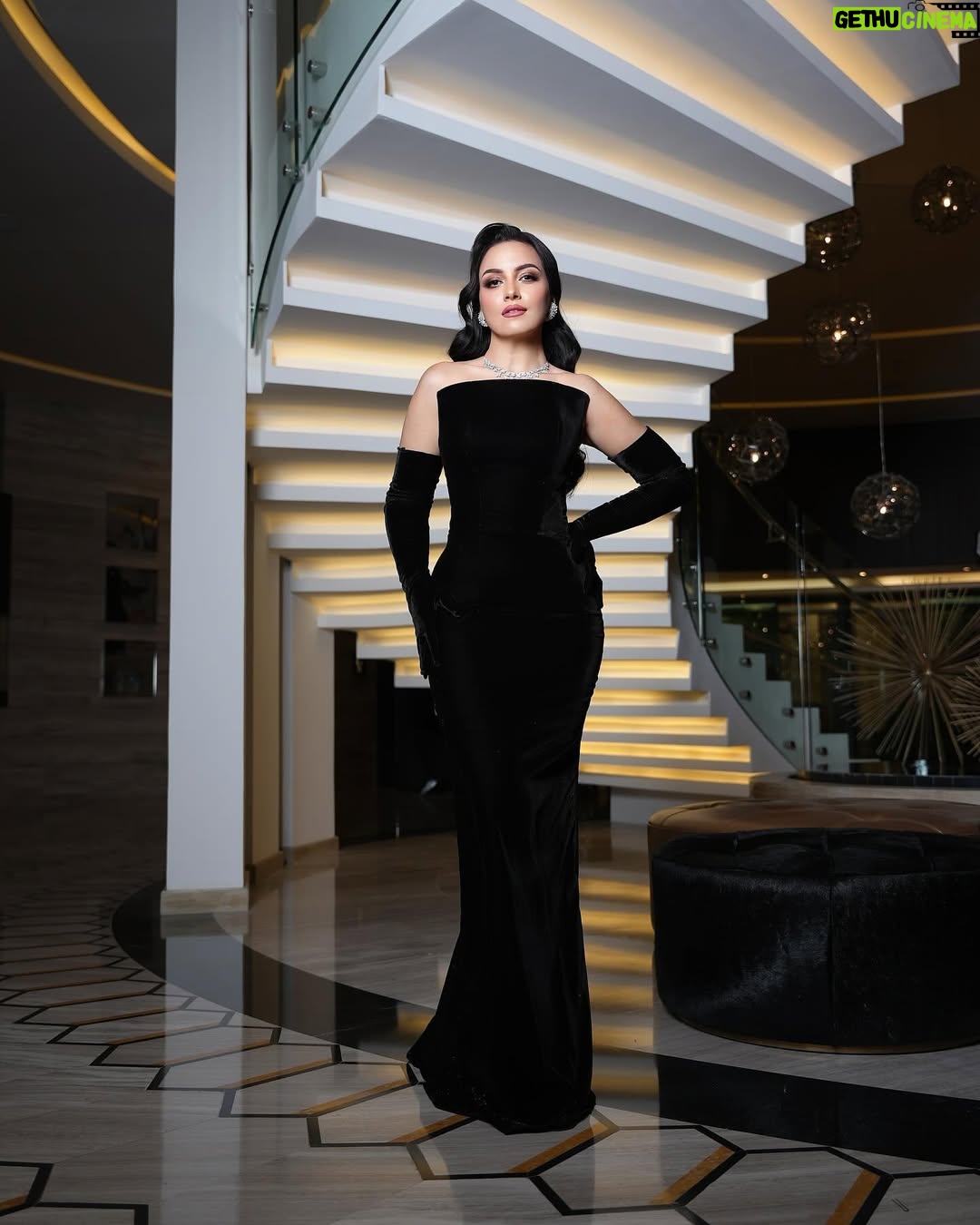 Riham Abdel Ghafour - 13.5K Likes - Before going to the lavender carpet of the joy awards 💜 Glam team stylist @islam.mitwally dress @solacelondon jewellery @glamour.jewellery make up @manargamilmakeupartist hair dresser @hanan_hairstyle2015 📸 @soma_photography19