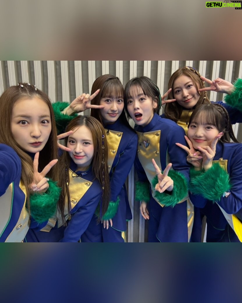 Rikka Ihara - 37K Likes - 遅くなりましたが
9人ダンス日本一決定戦
ありがとうございました。
頼りないリーダーでしたが、任せていただけたこと、素敵なメンバーと踊れたこと、宝物のような出会いと時間がまた1つ増えました。
本気で悔しい。と思えるくらい必死に取り組めるものに、大人になってから出会えるのは本当に貴重なことだなぁと。
これからも本気になれるものを、前のめりに探して、選びとっていきたいと思いまする。
全員まるっと一生懸命でとってもカッコよかった。大リスペクト!!