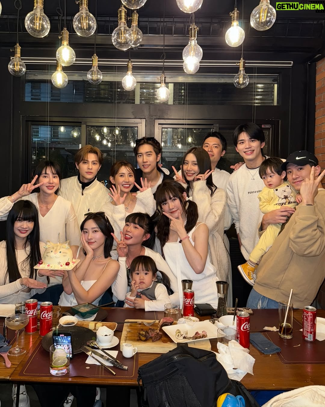 Riko Xi - 11.5K Likes - 是個感動的生日∠( ゚▽゚)/☆
還有唯一指定喵喵Cake✨
看到我家貓貓的畫差點落淚
謝謝我的好姐妹🥹🥹無敵感動
(我真的很少因為動物以外哭)
愛大家 🤍🤍🤍🌷🌷🌷✨✨✨
3/16倒數一小時