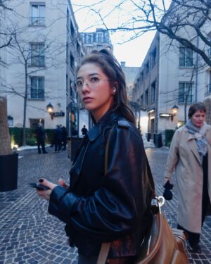 Rima Zeidan Instagram - Evening walks, leather jackets, sous la pluie.

綿綿細雨的巴黎。

@allsaintstaiwan