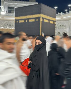 Ririn Ekawati Instagram - Ada di mana saat bibir hanya bisa terucap ‘Terimakasih ya ALLAH untuk segalanya.

ya ALLAH maha pemilik jiwa….
jadikanlah hamba yang pandai bersyukur,
bimbinglah hamba yang terus kagum dengan kemahahebatan-Mu. 🤲🏻✨