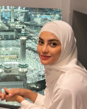 Ririn Ekawati Instagram - Ada di mana saat bibir hanya bisa terucap ‘Terimakasih ya ALLAH untuk segalanya.

ya ALLAH maha pemilik jiwa….
jadikanlah hamba yang pandai bersyukur,
bimbinglah hamba yang terus kagum dengan kemahahebatan-Mu. 🤲🏻✨